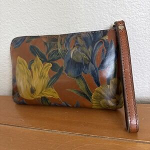 Patricia Nash Wristlet Clutch 100% Leather Multicolor Floral Pattern Boho